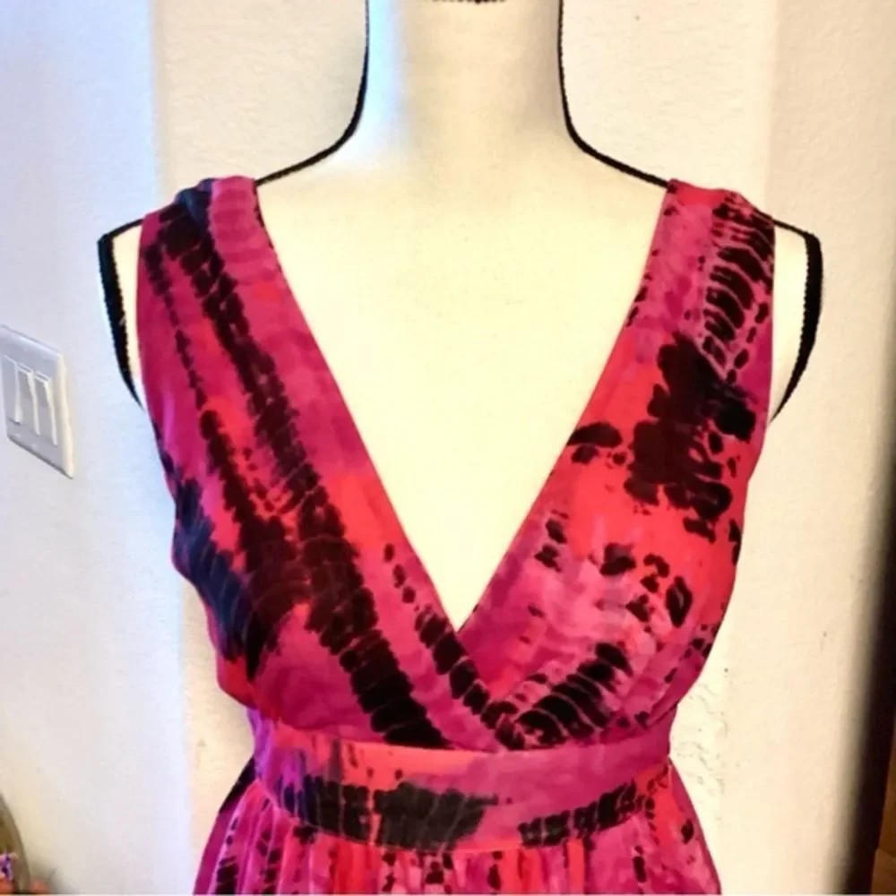 What’eva bare Back Plunging V-neck Lined‎ Maxi Dress Small